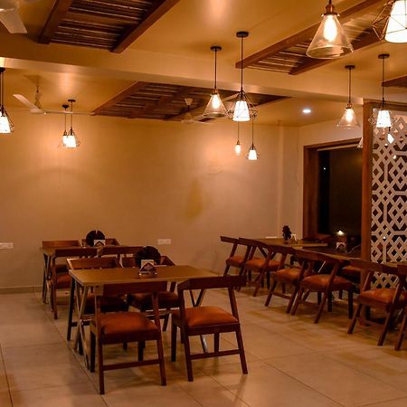 Hotel Shahi Executive Malkapur  Екстериор снимка