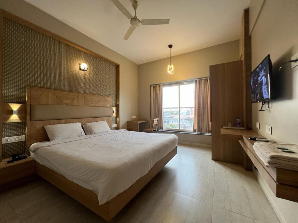 Hotel Shahi Executive Malkapur  Екстериор снимка