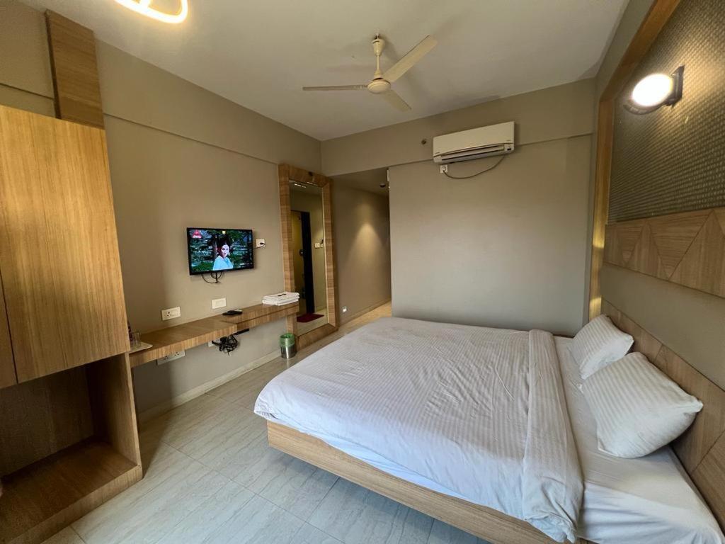 Hotel Shahi Executive Malkapur  Екстериор снимка